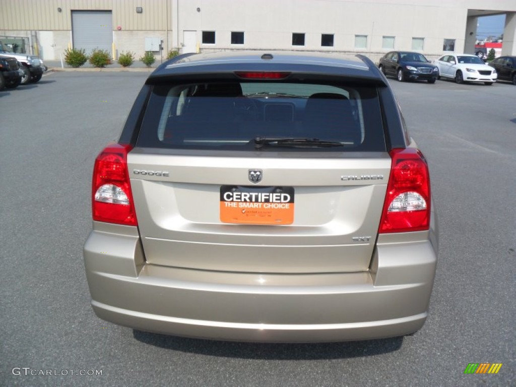 2010 Caliber SXT - Light Sandstone Metallic / Dark Slate Gray/Medium Graystone photo #3