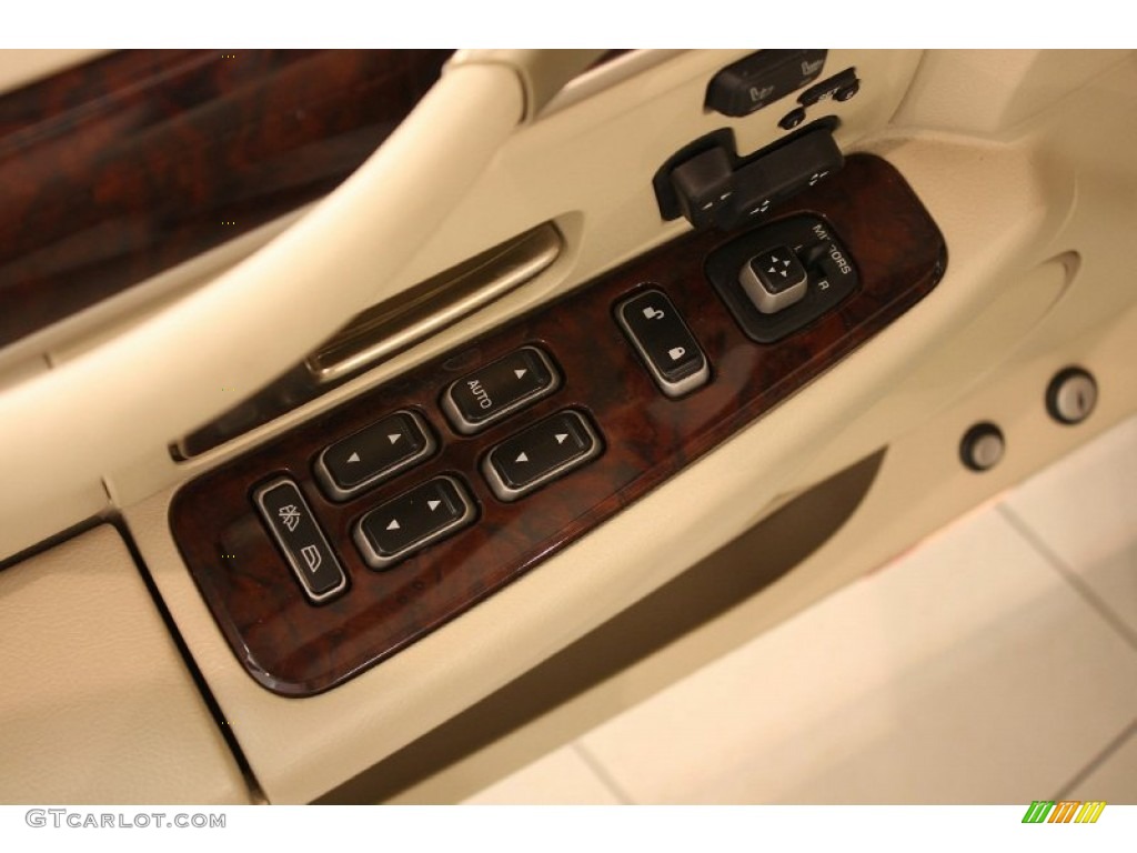 2007 Lincoln Town Car Signature Limited Controls Photo #51993050