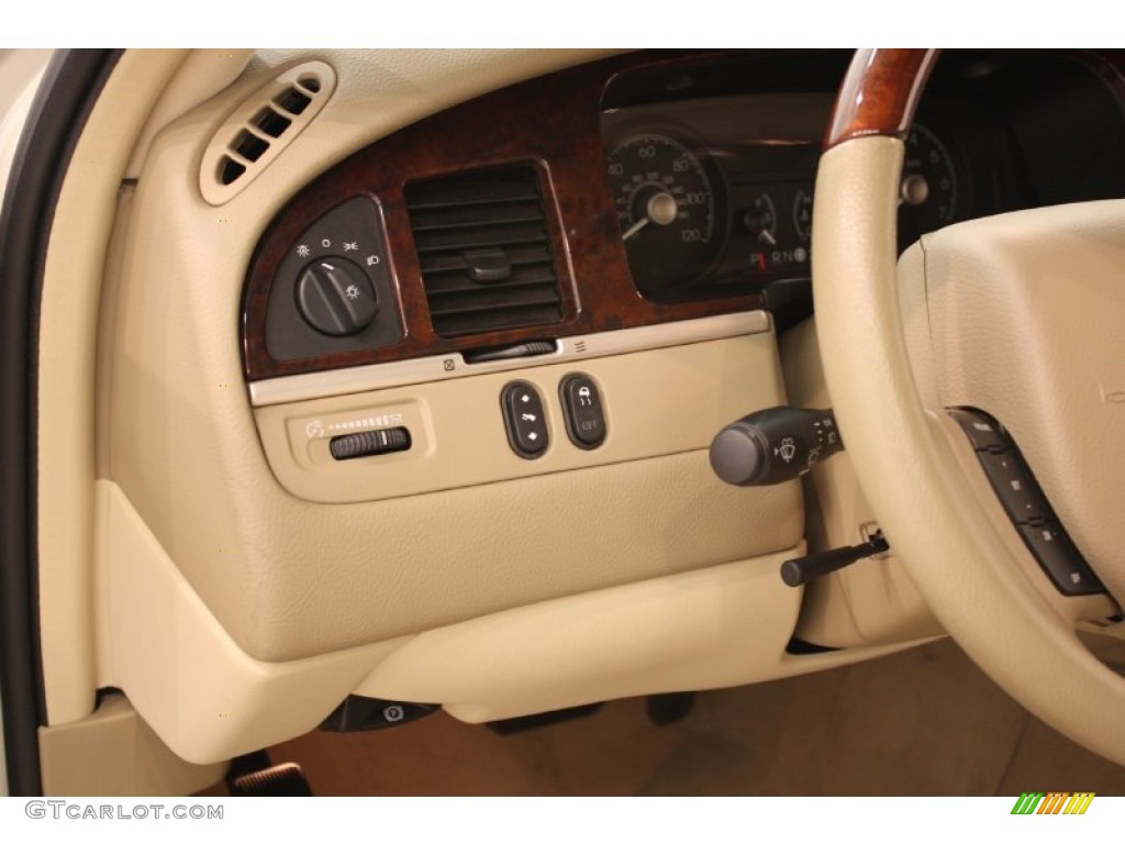 2007 Lincoln Town Car Signature Limited Controls Photo #51993080