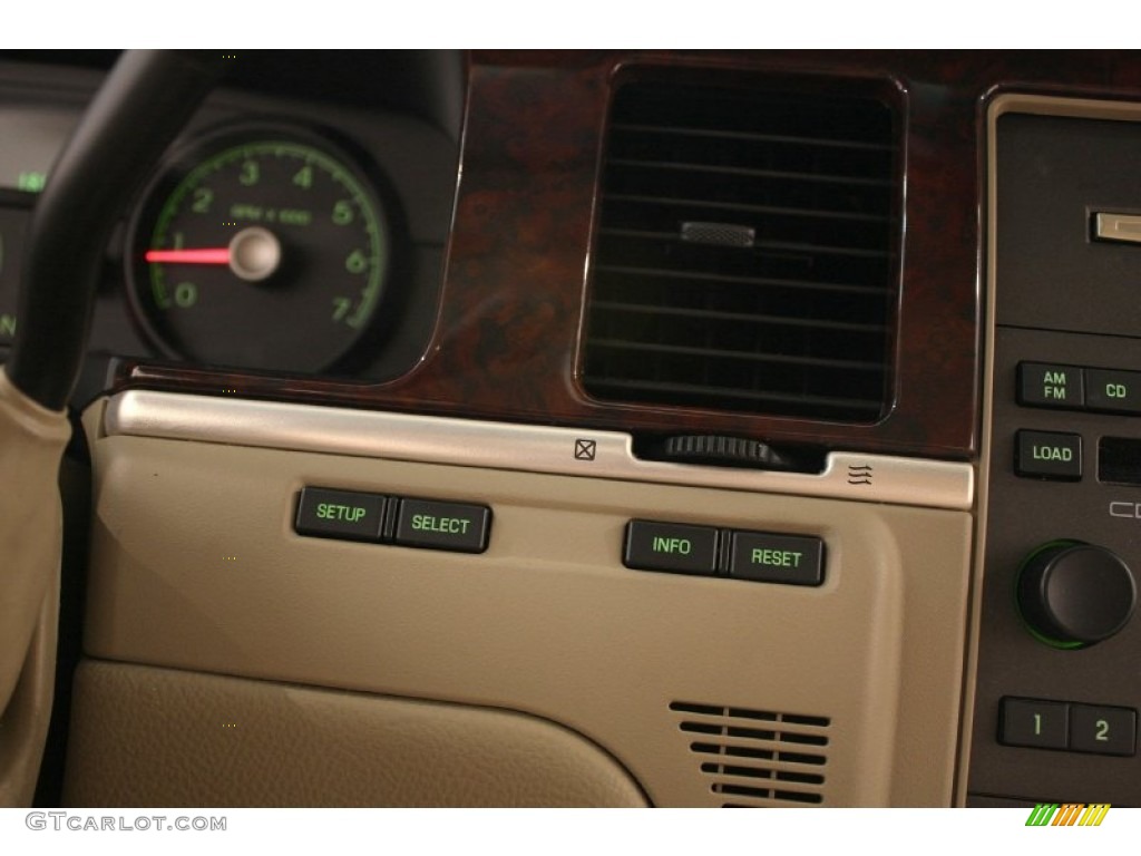 2007 Lincoln Town Car Signature Limited Controls Photo #51993149