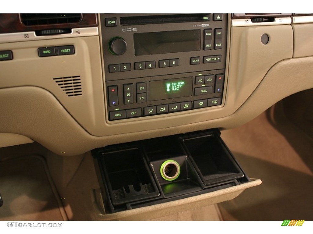 2007 Lincoln Town Car Signature Limited Controls Photo #51993179