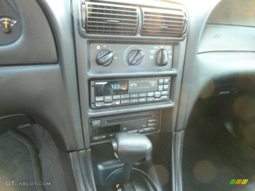 1998 Ford Mustang GT Coupe Controls Photo #51995052