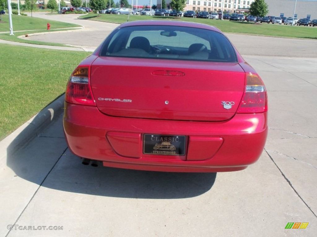 2004 300 M Sedan - Inferno Red / Dark Slate Gray photo #6