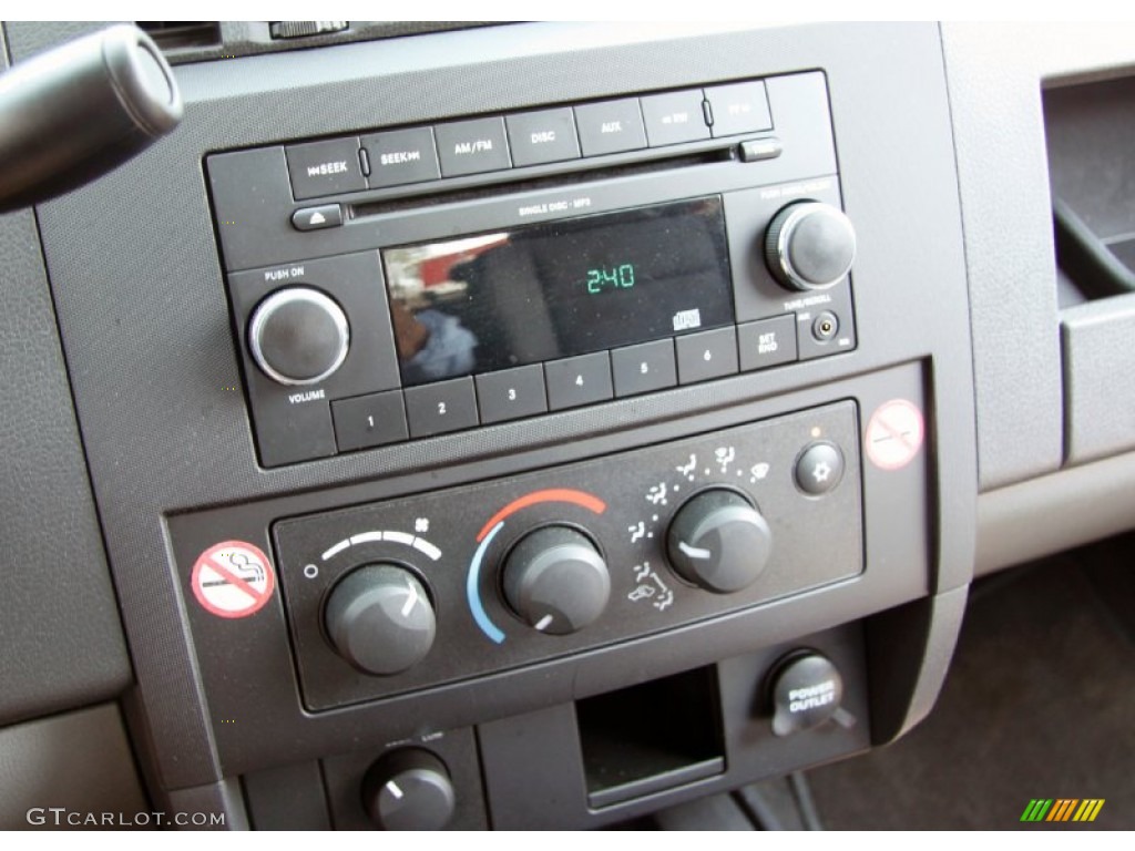 2011 Dodge Dakota Big Horn Crew Cab 4x4 Controls Photo #51998181