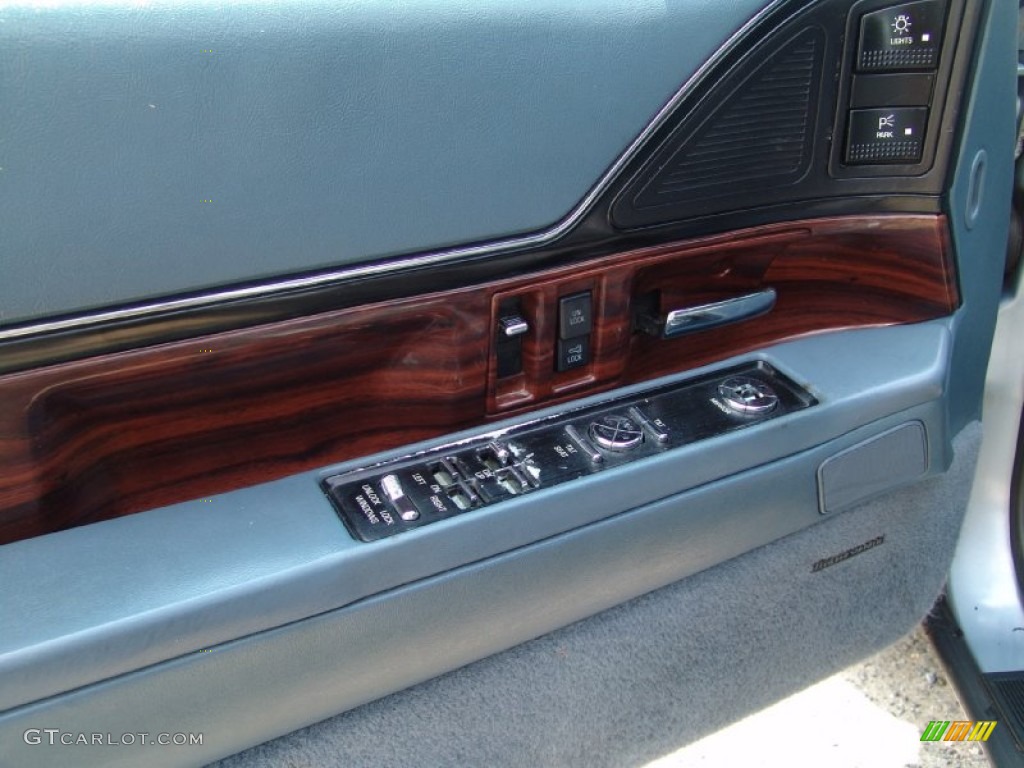 1997 Buick LeSabre Custom Medium Gray Door Panel Photo #51998598