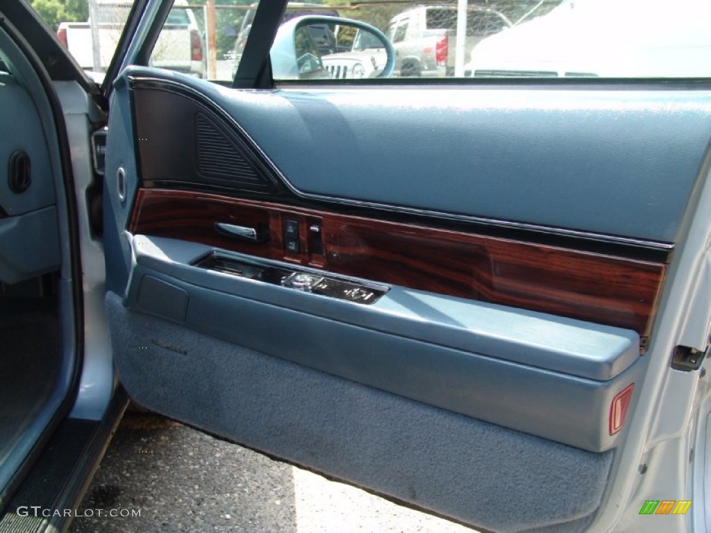 1997 Buick LeSabre Custom Medium Gray Door Panel Photo #51998682