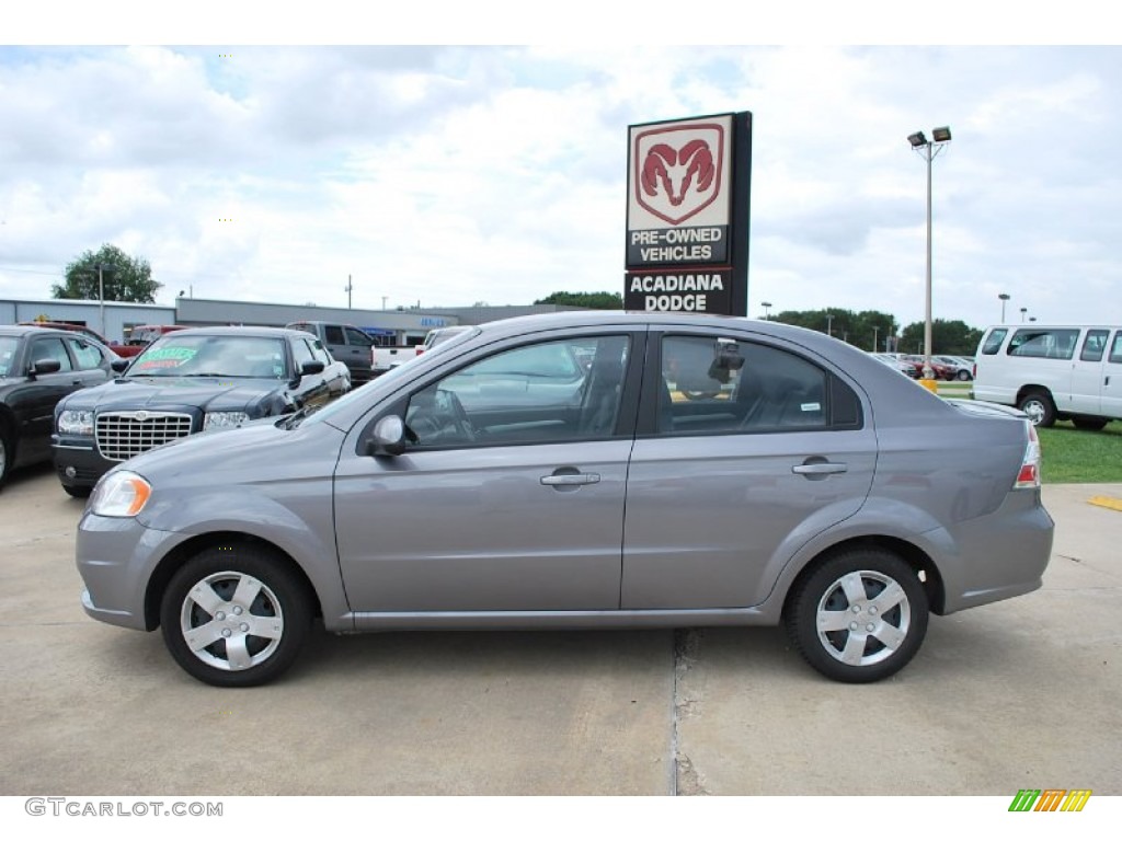 2010 Aveo LT Sedan - Medium Gray / Charcoal photo #2