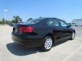 Black - Jetta SE Sedan Photo No. 2