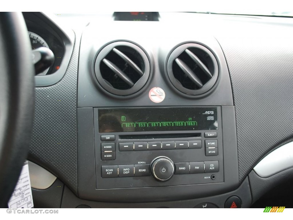 2010 Aveo LT Sedan - Medium Gray / Charcoal photo #20