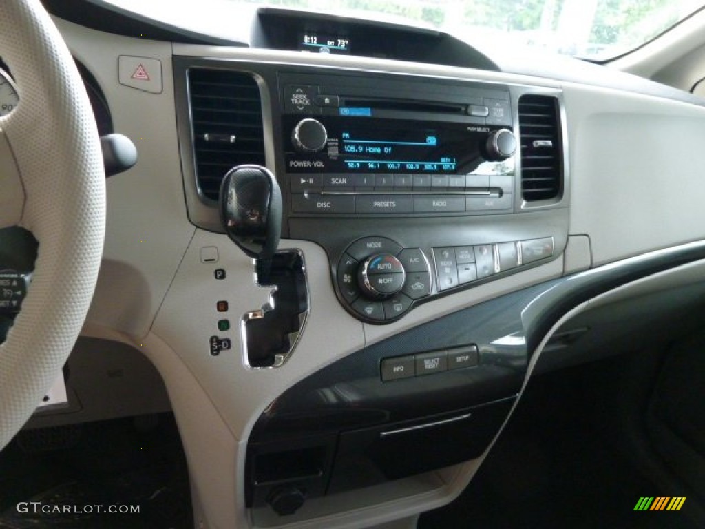 2011 Toyota Sienna SE Controls Photo #52001154