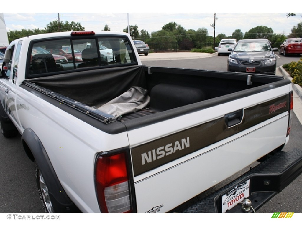1998 Frontier XE Extended Cab 4x4 - Cloud White / Gray photo #19