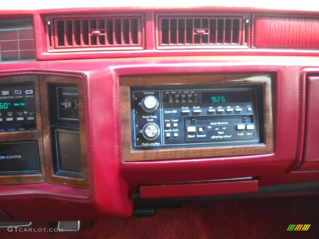 1992 Cadillac DeVille Sedan Controls Photo #52012209