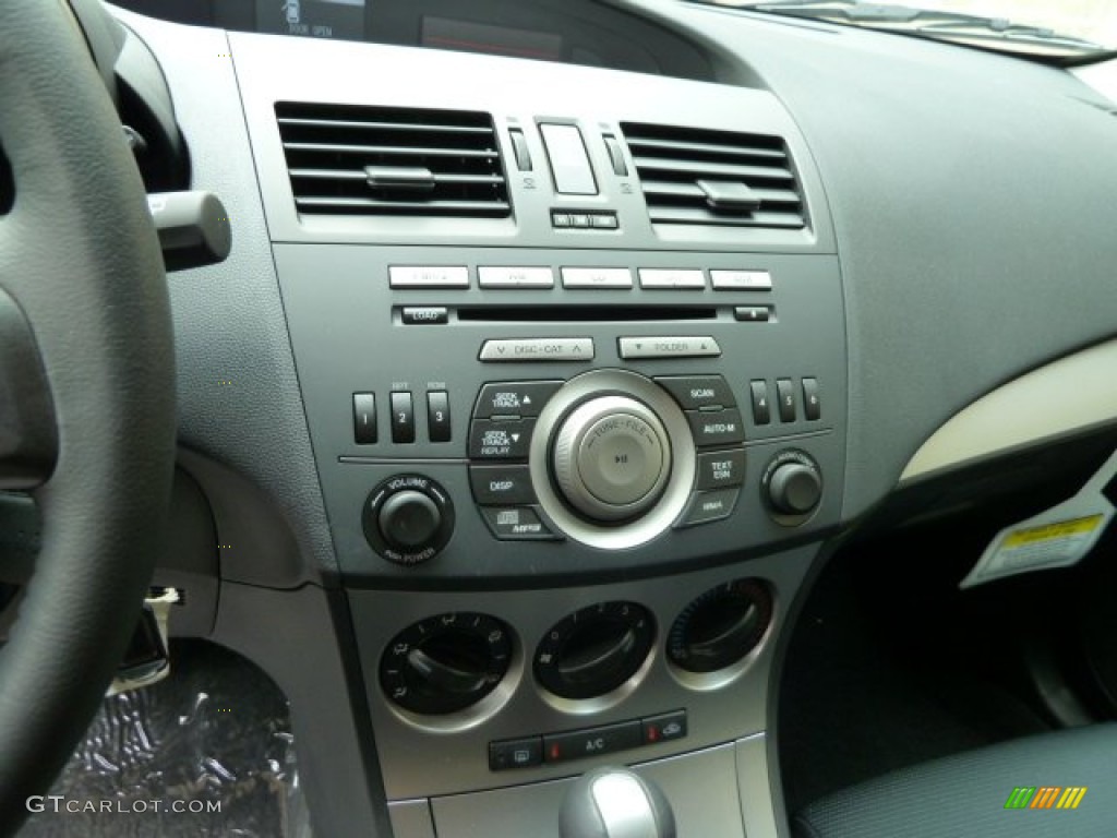 2011 Mazda MAZDA3 s Sport 5 Door Controls Photo #52016370