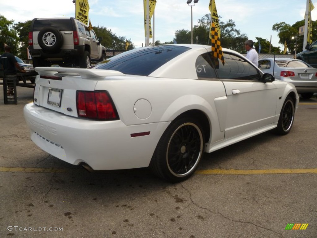 2004 Mustang GT Coupe - Oxford White / Medium Parchment photo #7