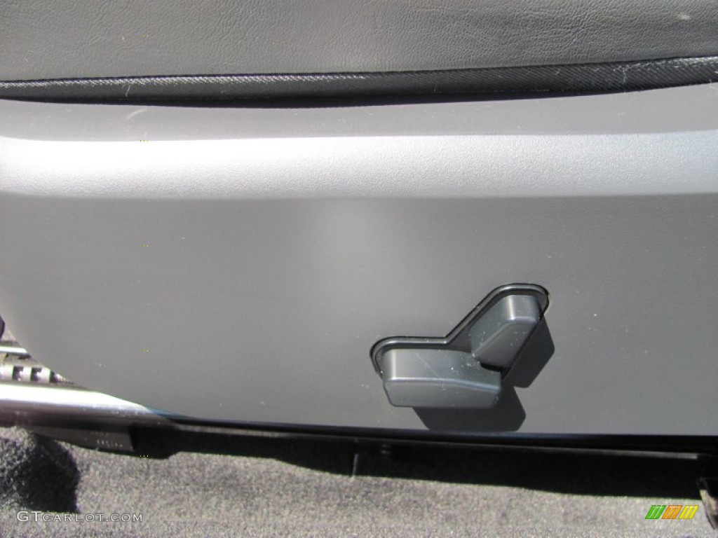 2010 Sebring Limited Sedan - Bright Silver Metallic / Dark Slate Gray photo #12