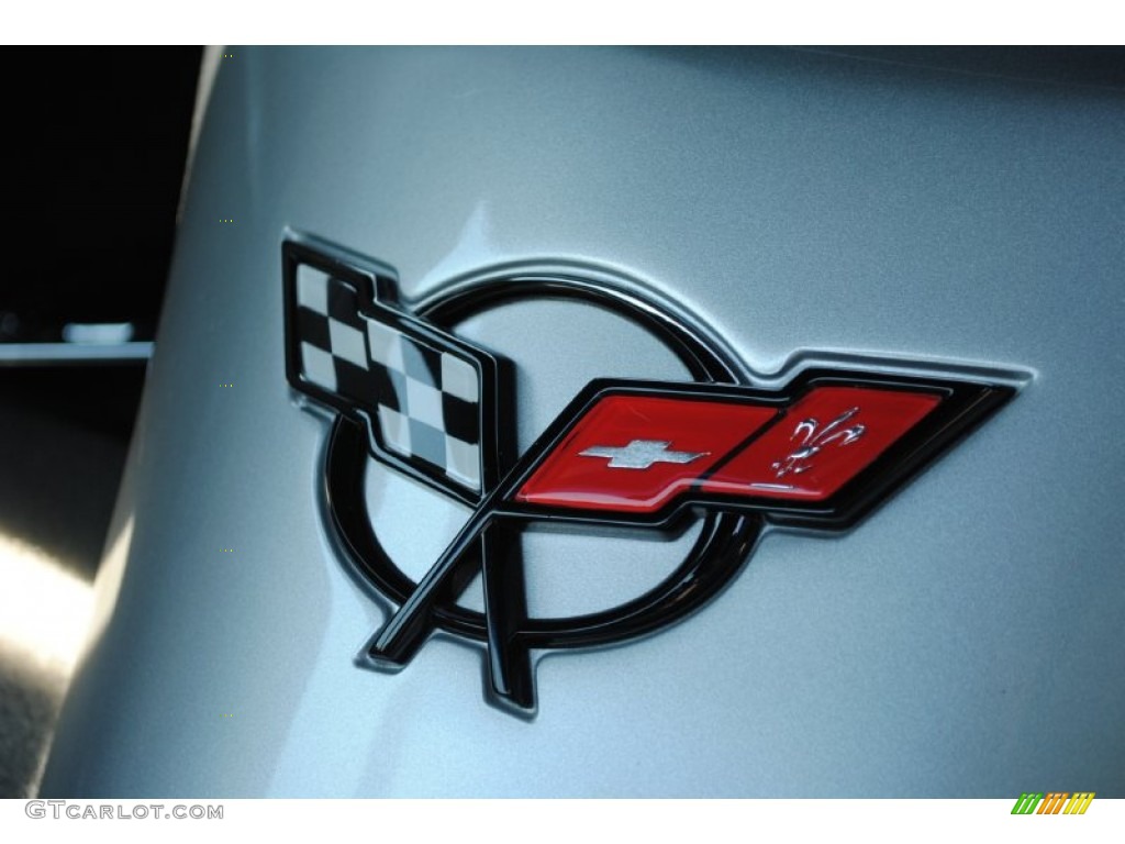 2001 Chevrolet Corvette Convertible Marks and Logos Photos