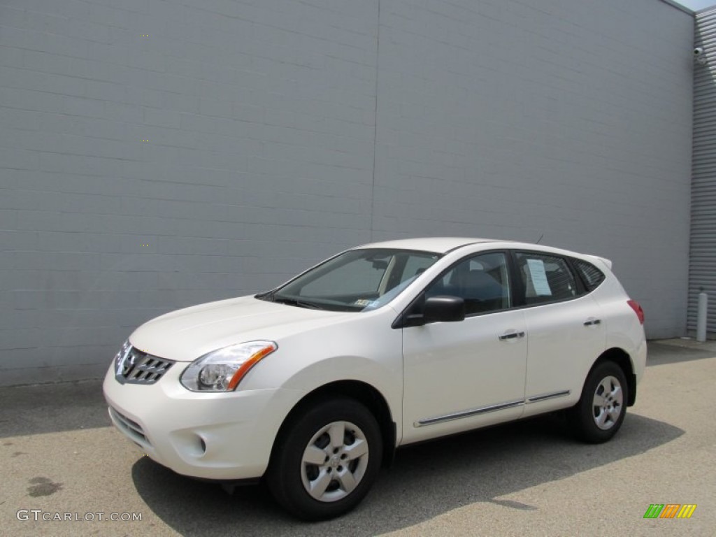 2011 Rogue S AWD - Pearl White / Gray photo #1