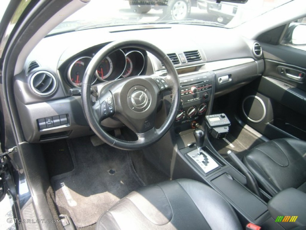 2005 MAZDA3 s Sedan - Black Mica / Black photo #17