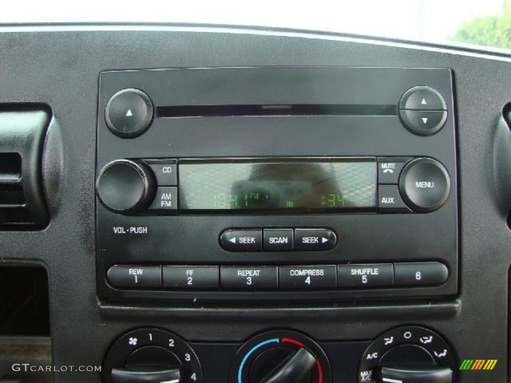 2005 Ford F450 Super Duty XL Regular Cab Chassis Controls Photo #52034715