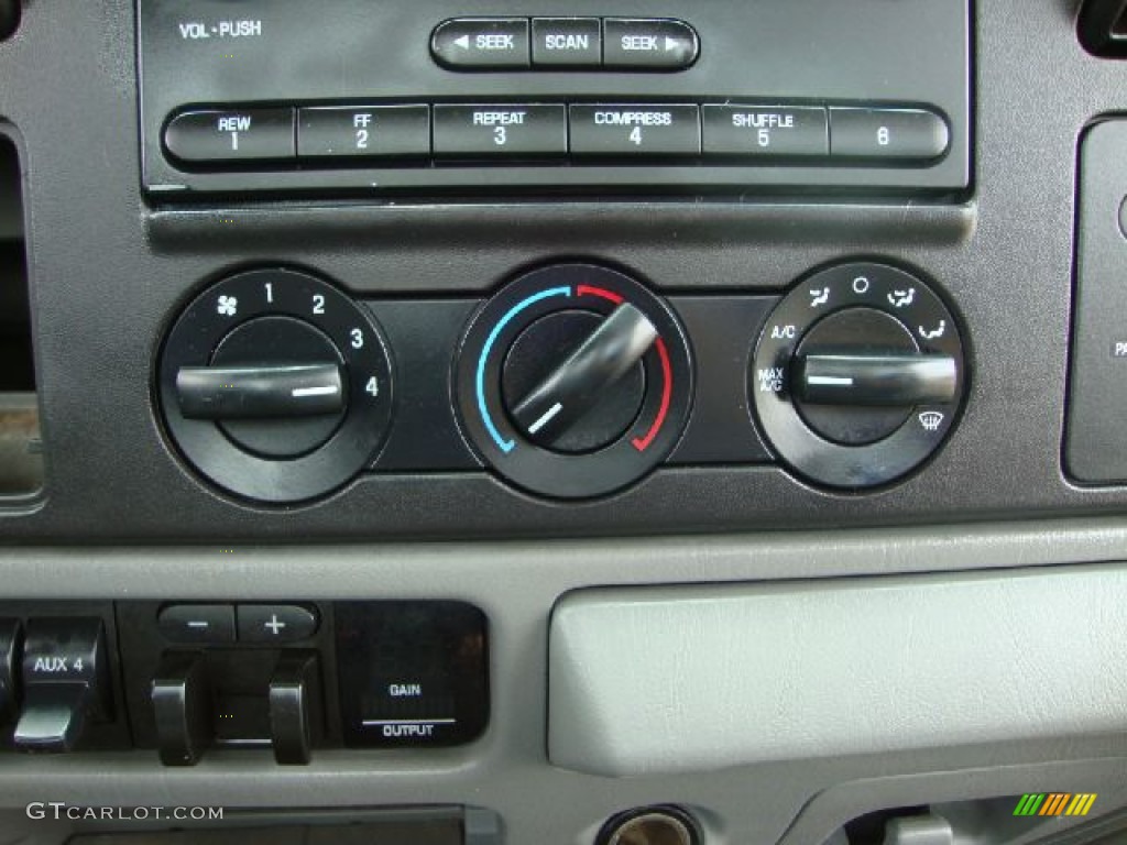 2005 Ford F450 Super Duty XL Regular Cab Chassis Controls Photo #52034727