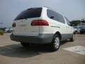 2000 Super White Toyota Sienna LE  photo #3