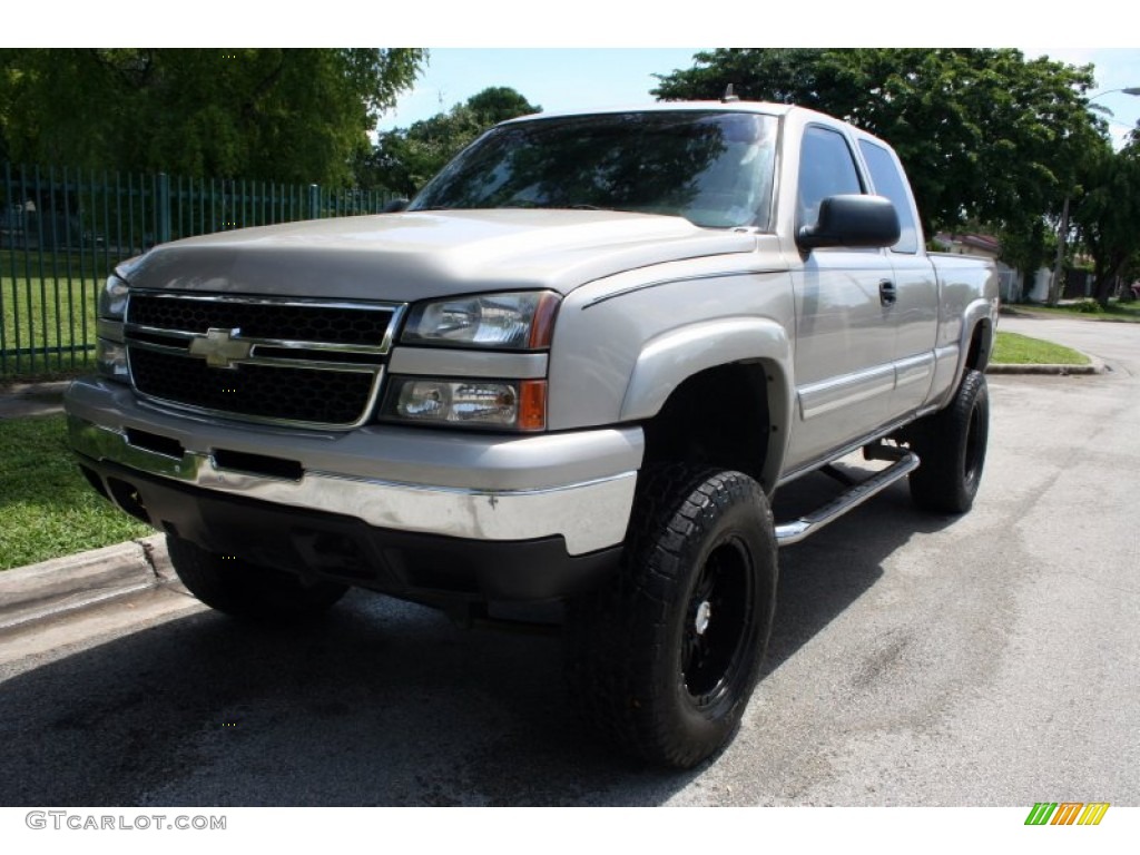 2006 Silverado 1500 Z71 Extended Cab 4x4 - Silver Birch Metallic / Medium Gray photo #1