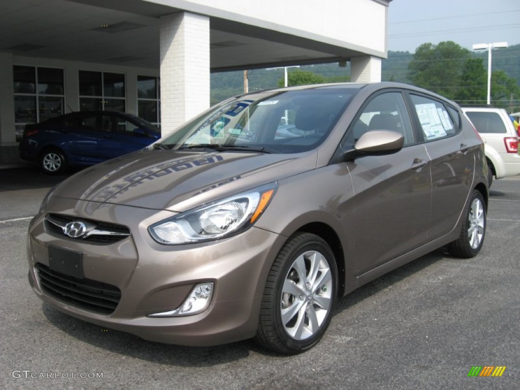 Mocha Bronze 2012 Hyundai Accent SE 5 Door Exterior Photo #52050302