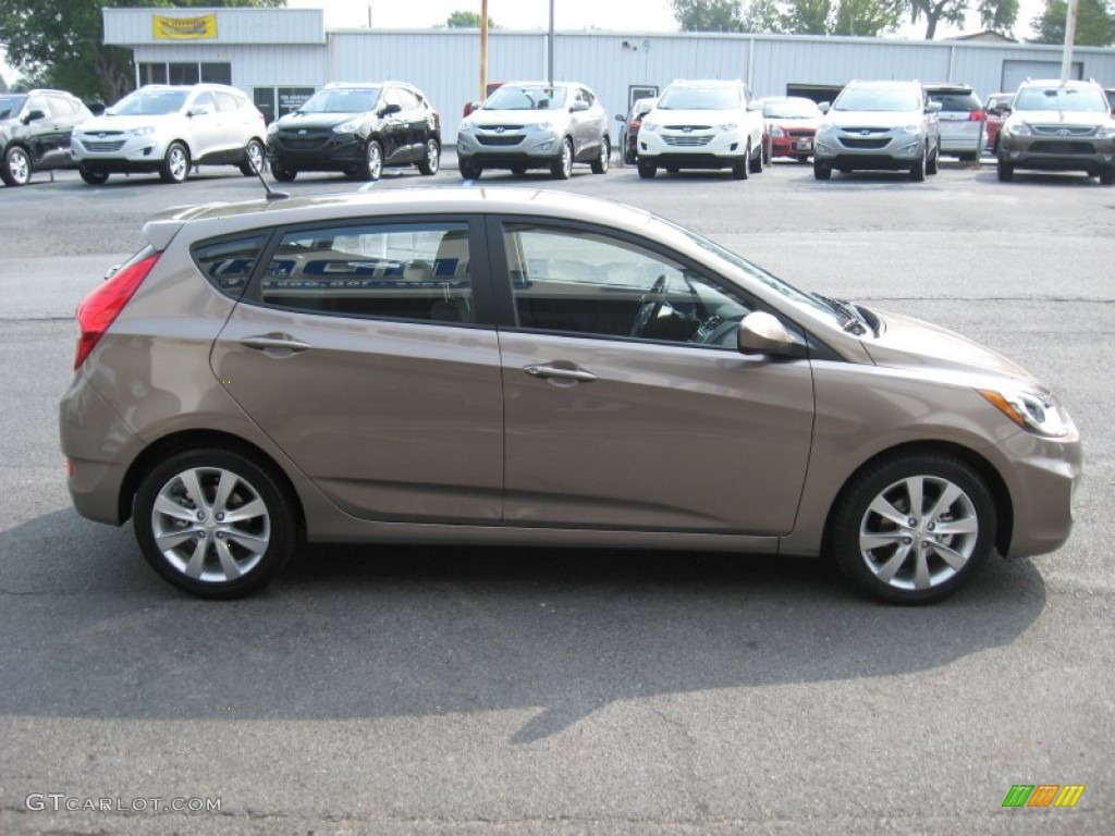 Mocha Bronze 2012 Hyundai Accent SE 5 Door Exterior Photo #52050350