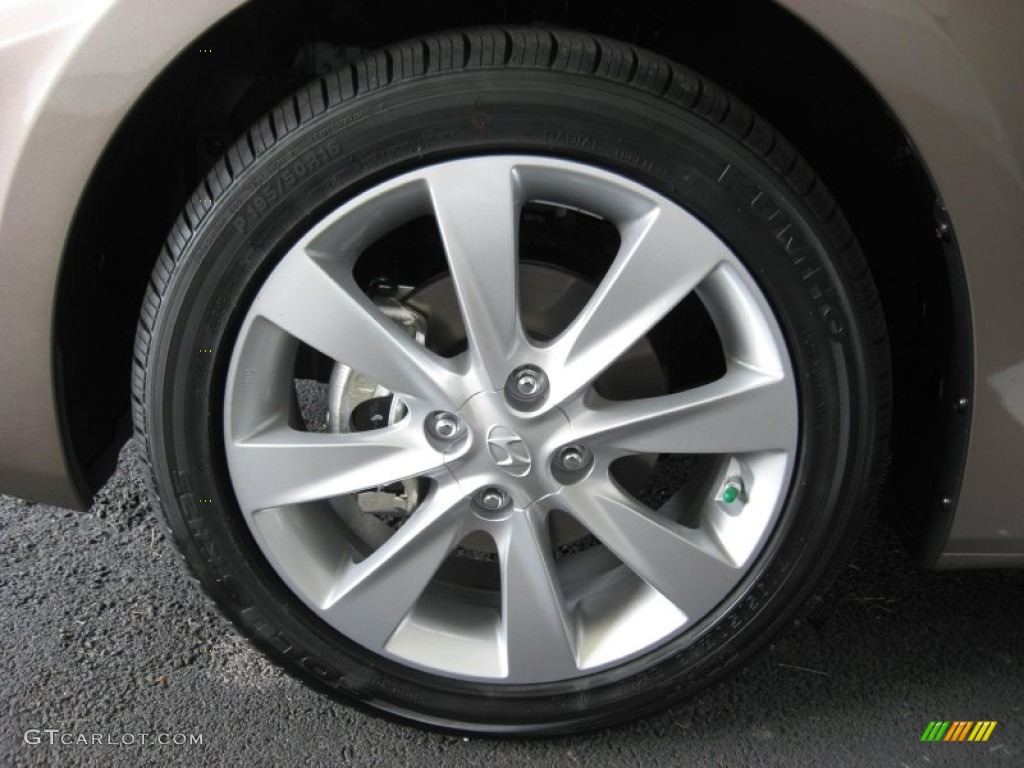 2012 Hyundai Accent SE 5 Door Wheel Photo #52050428
