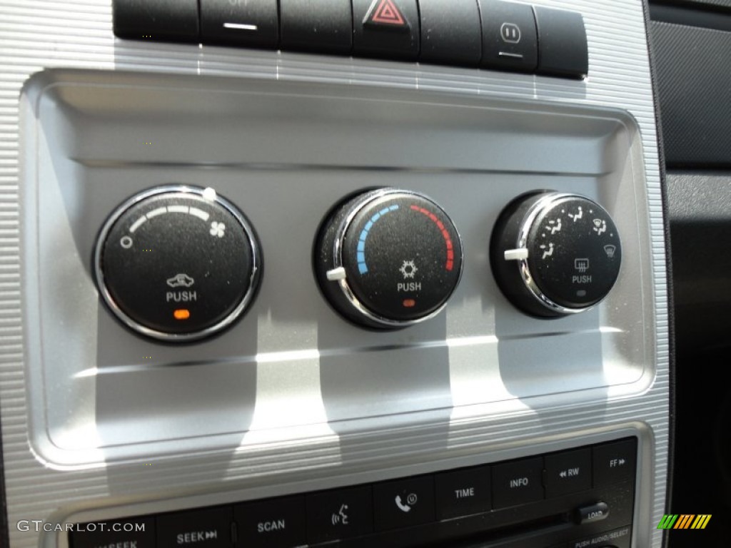 2009 Dodge Journey SXT Controls Photo #52050437