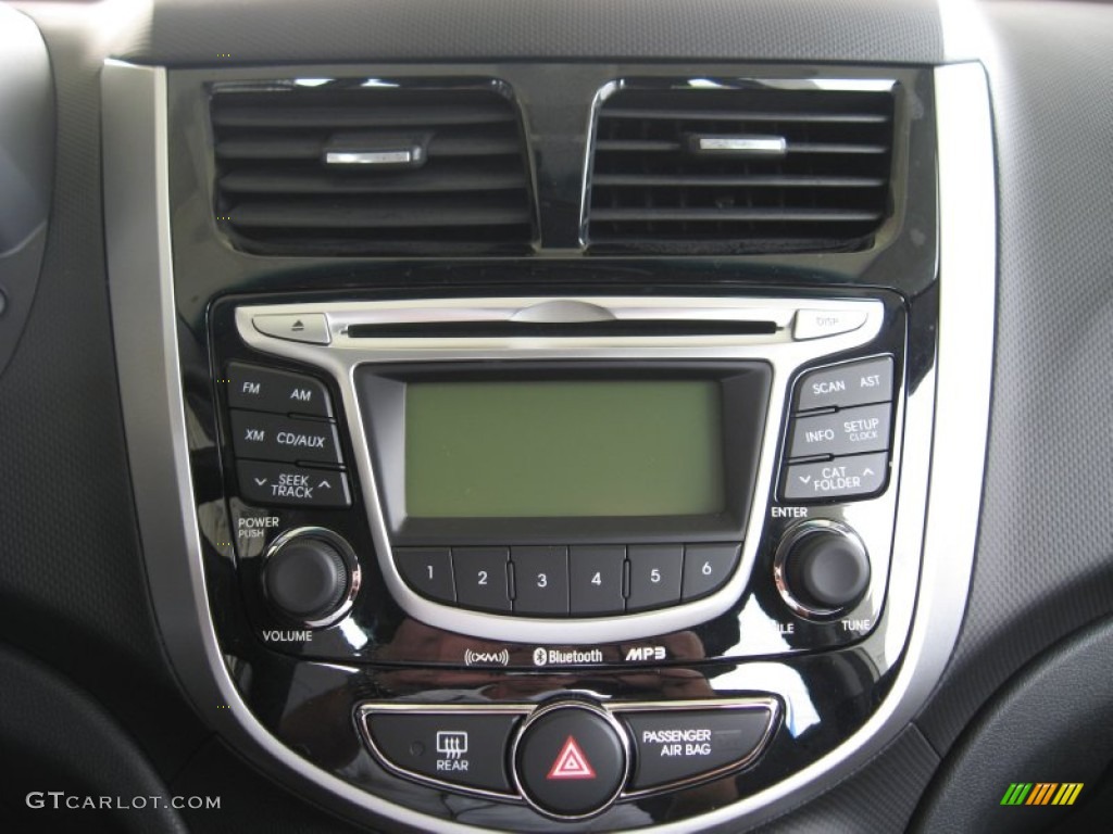 2012 Hyundai Accent SE 5 Door Controls Photo #52050632