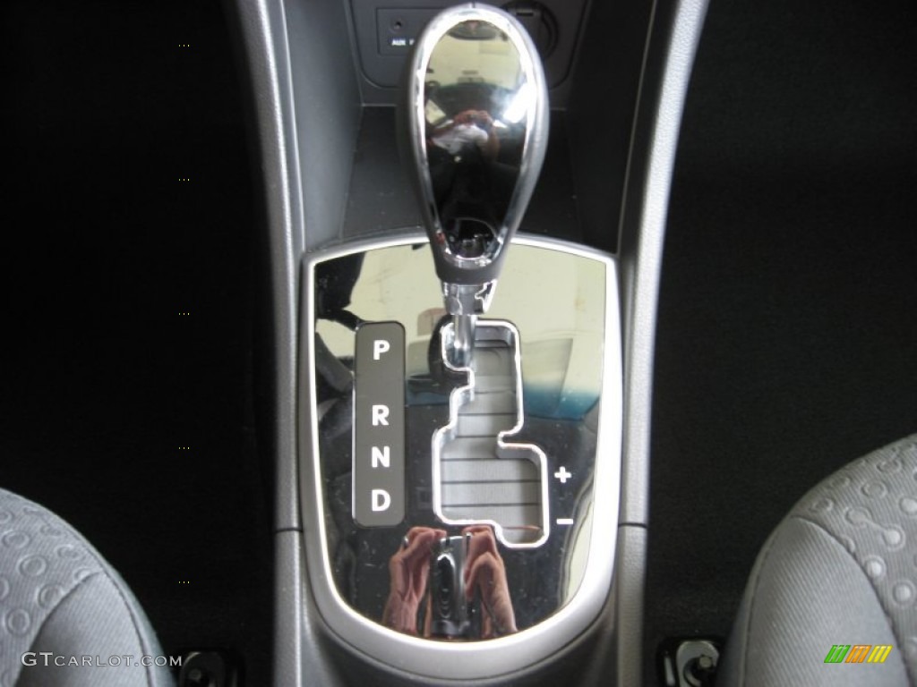 2012 Hyundai Accent SE 5 Door 6 Speed Shiftronic Automatic Transmission Photo #52050656