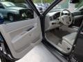 Khaki Interior Photo for 2006 Jeep Grand Cherokee #52051943