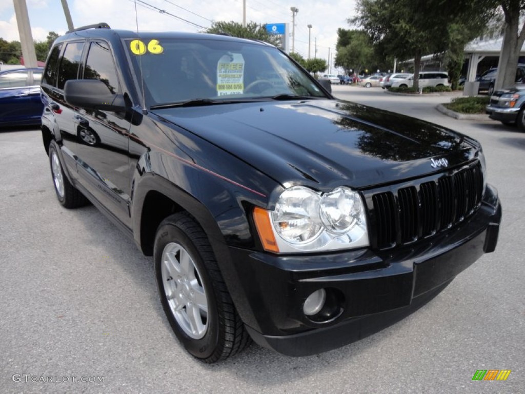 2006 Grand Cherokee Laredo - Black / Khaki photo #13