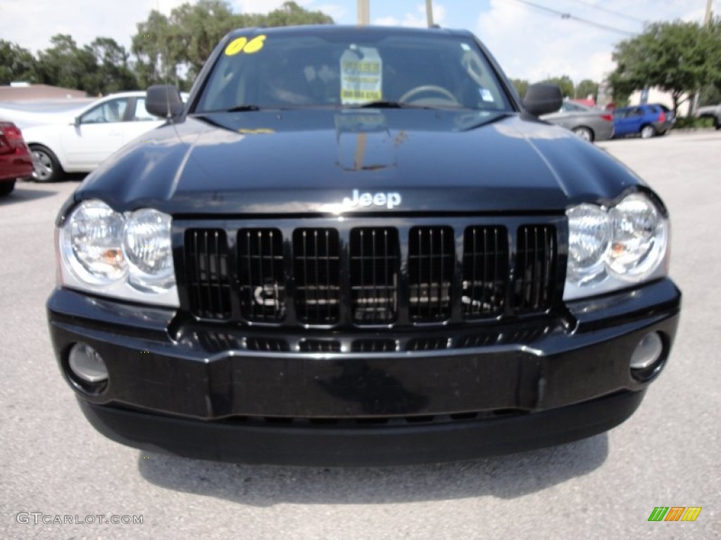 2006 Grand Cherokee Laredo - Black / Khaki photo #19