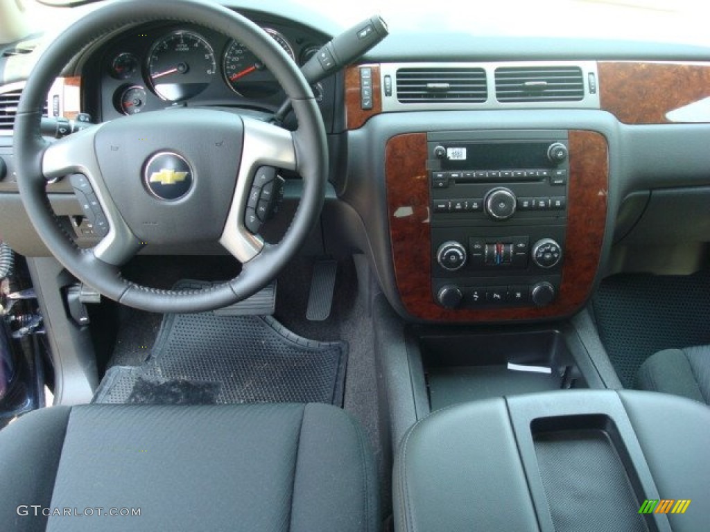2011 Chevrolet Avalanche LS 4x4 Ebony Dashboard Photo #52053782