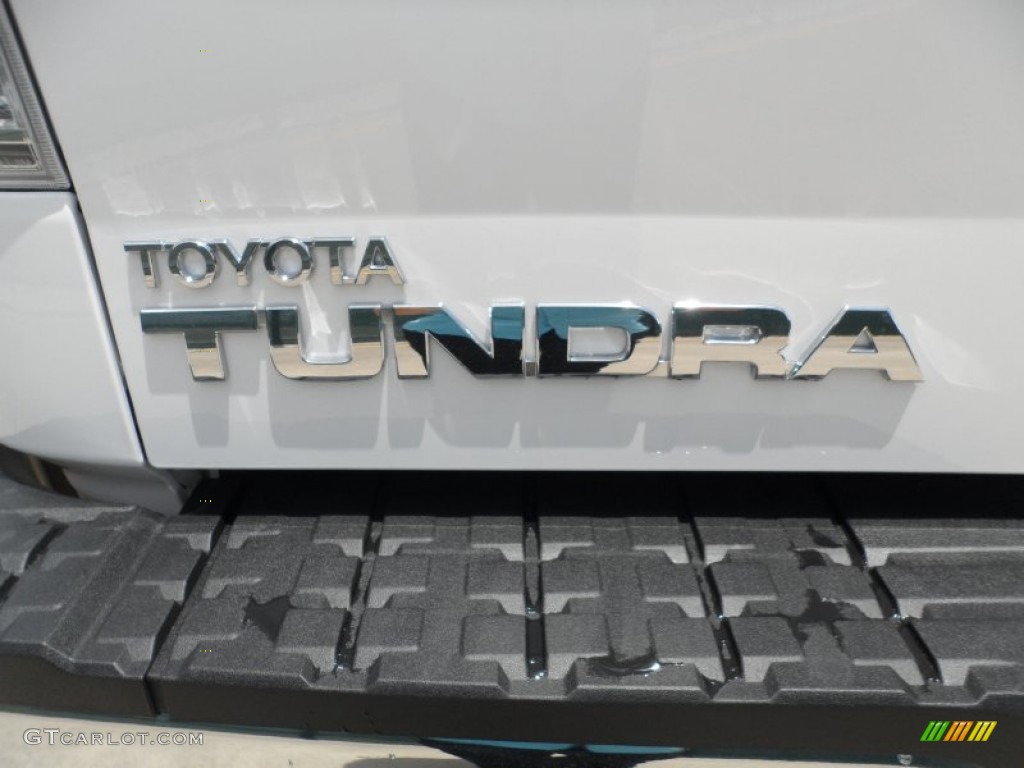 2011 Tundra CrewMax 4x4 - Super White / Sand Beige photo #16