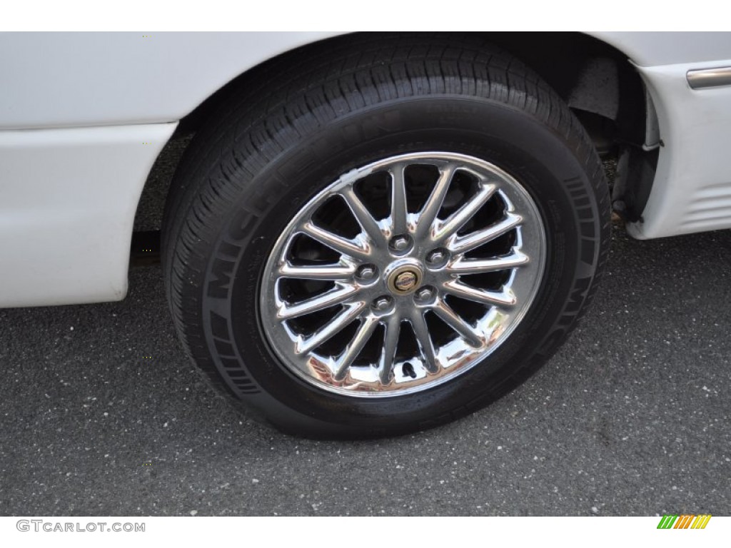 2000 Chrysler Town & Country Limited AWD Wheel Photos