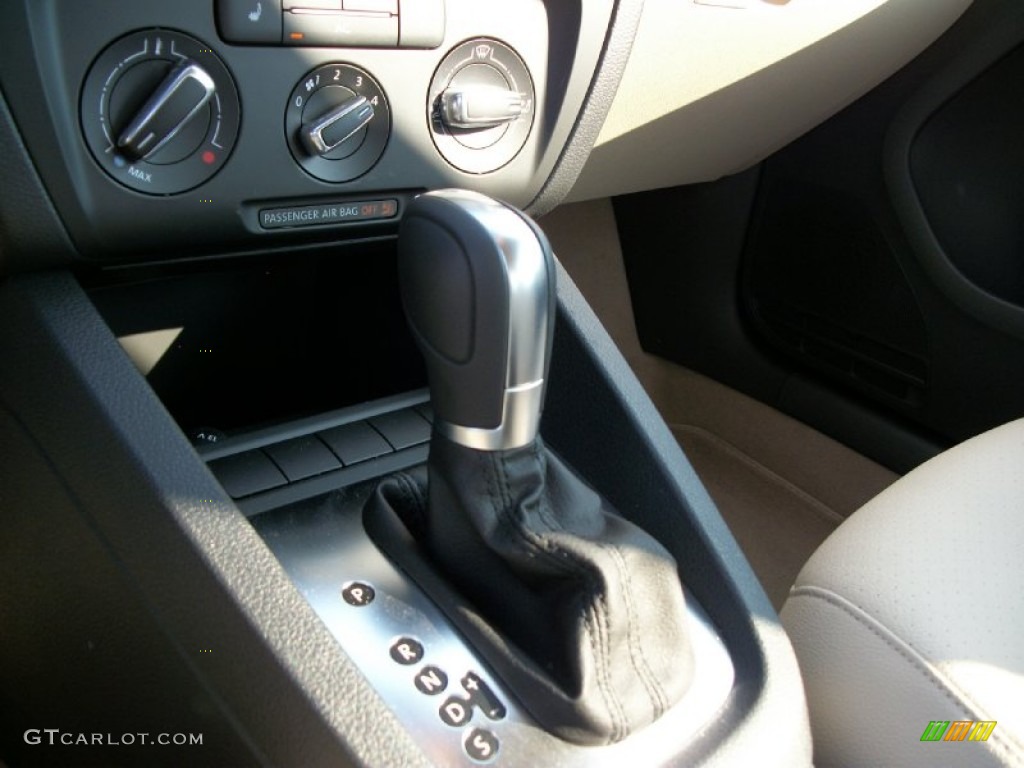 2011 Jetta SE Sedan - Glacier Blue Metallic / Cornsilk Beige photo #13