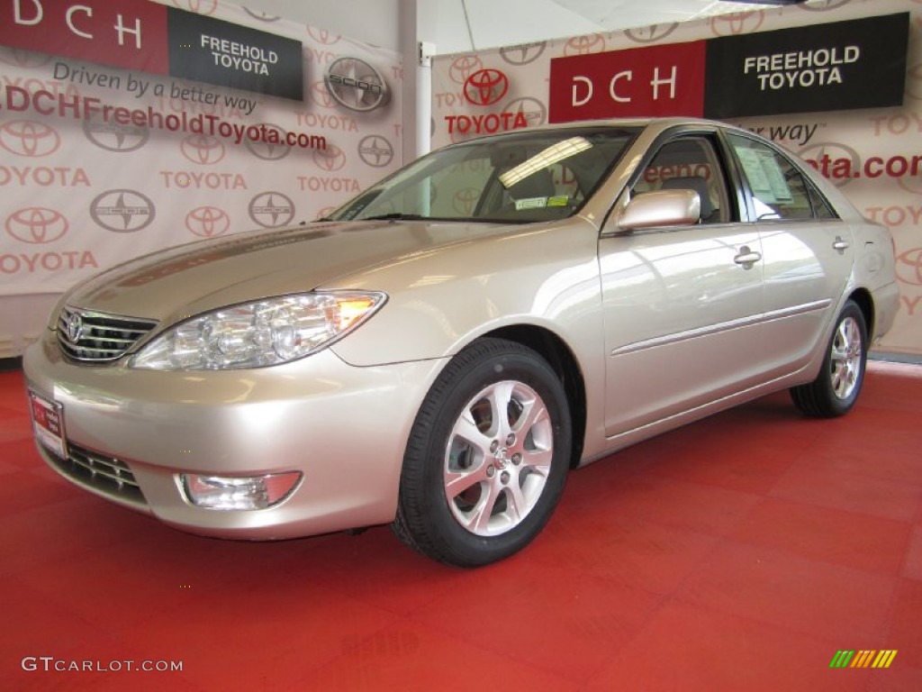 2006 Camry XLE V6 - Desert Sand Mica / Taupe photo #1