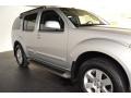 Silver Lightning - Pathfinder SE 4x4 Photo No. 7