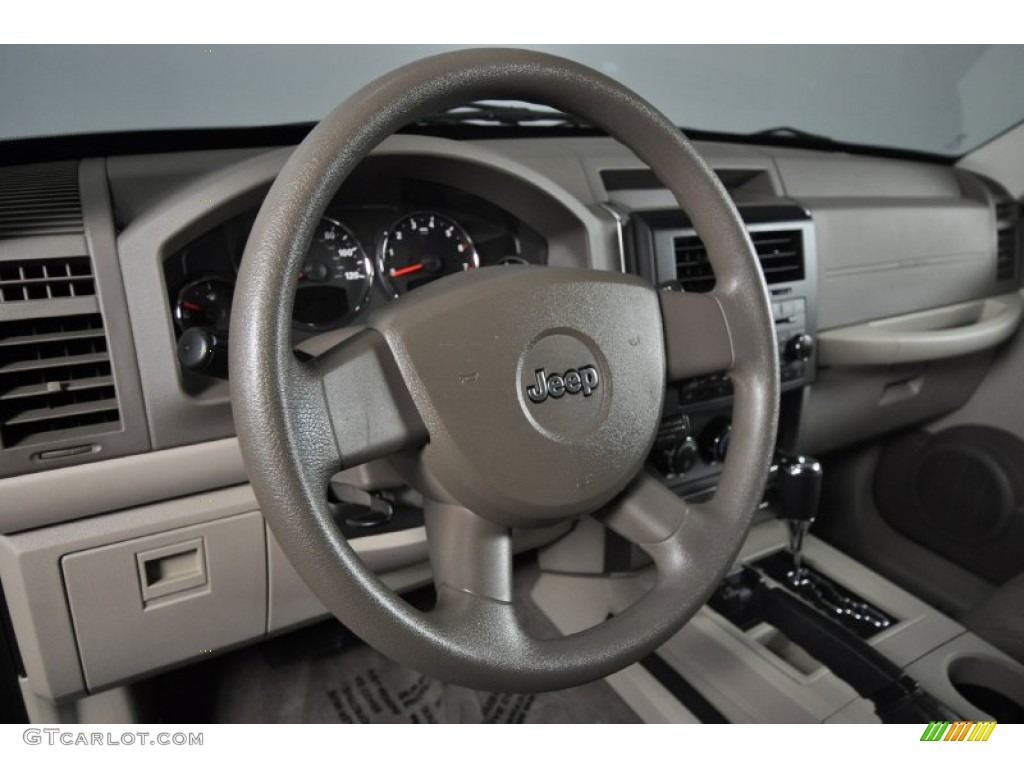 2008 Liberty Sport 4x4 - Jeep Green Metallic / Pastel Pebble Beige photo #12