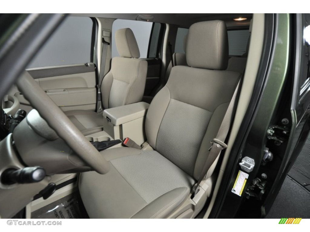 2008 Liberty Sport 4x4 - Jeep Green Metallic / Pastel Pebble Beige photo #13