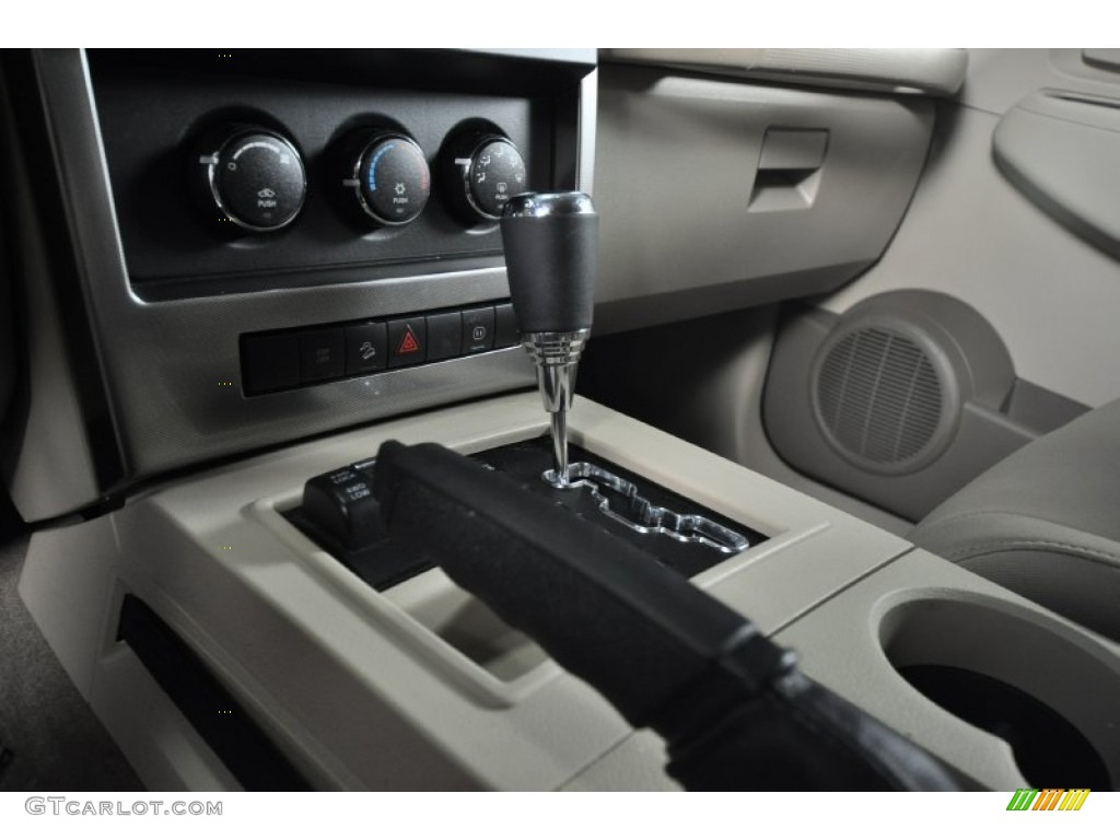 2008 Liberty Sport 4x4 - Jeep Green Metallic / Pastel Pebble Beige photo #15