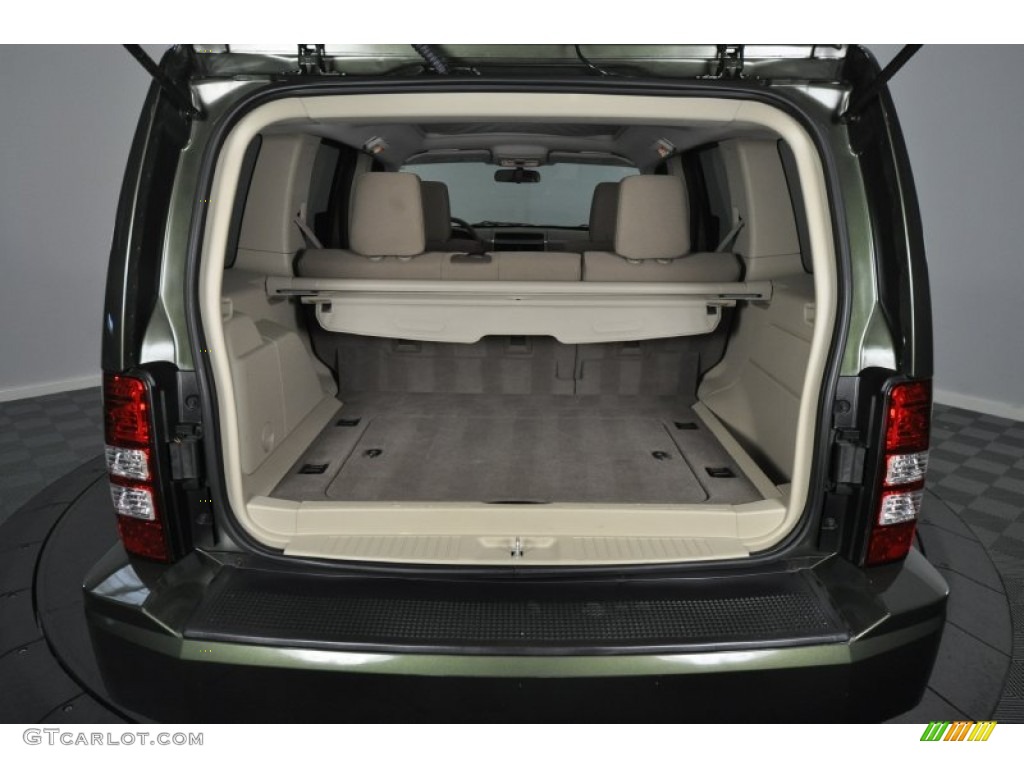 2008 Liberty Sport 4x4 - Jeep Green Metallic / Pastel Pebble Beige photo #19