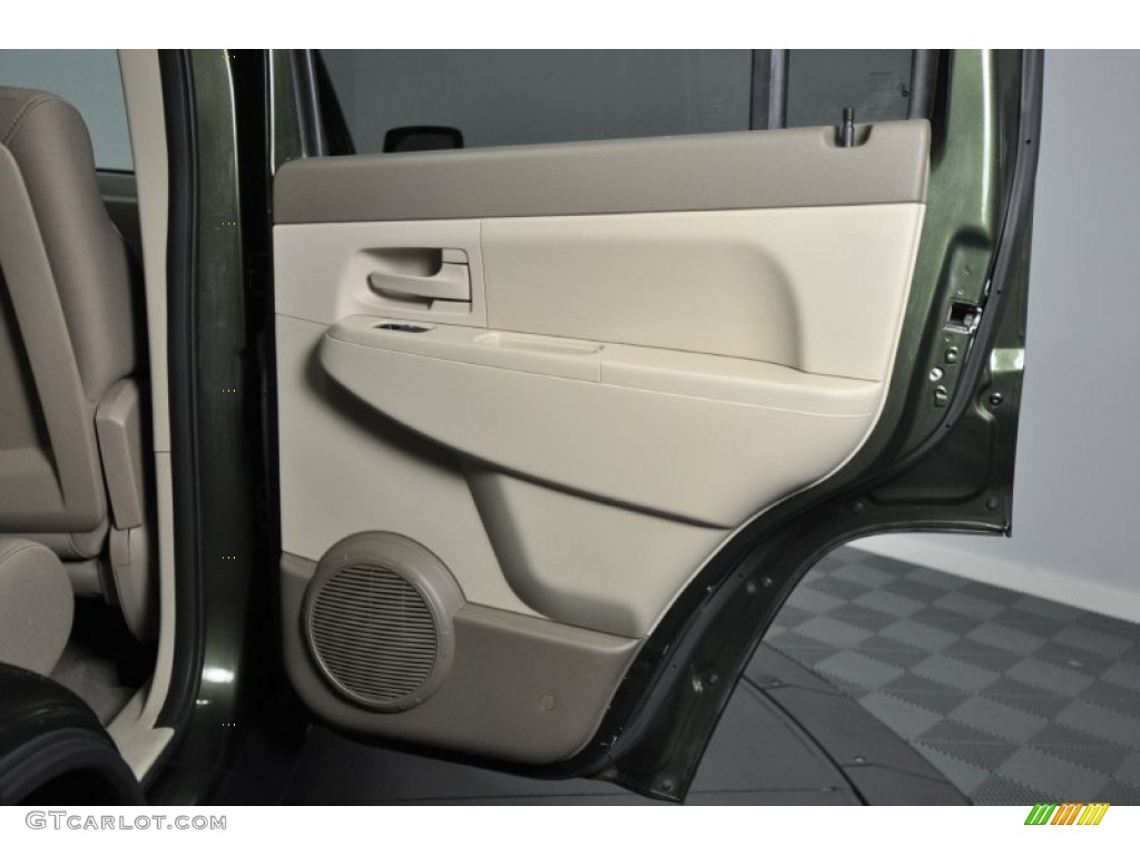 2008 Liberty Sport 4x4 - Jeep Green Metallic / Pastel Pebble Beige photo #21