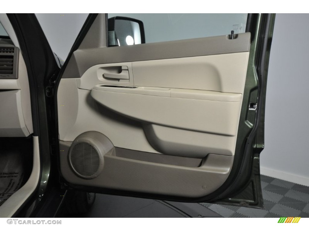 2008 Liberty Sport 4x4 - Jeep Green Metallic / Pastel Pebble Beige photo #24