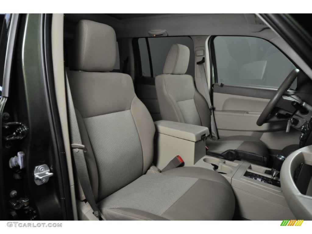 2008 Liberty Sport 4x4 - Jeep Green Metallic / Pastel Pebble Beige photo #26