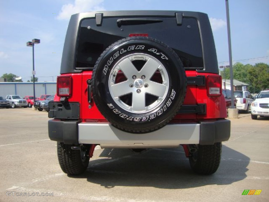 2011 Wrangler Sahara 4x4 - Flame Red / Black photo #4