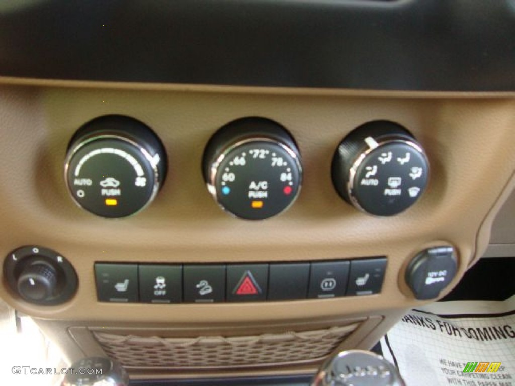 2011 Wrangler Sahara 4x4 - Flame Red / Black photo #18